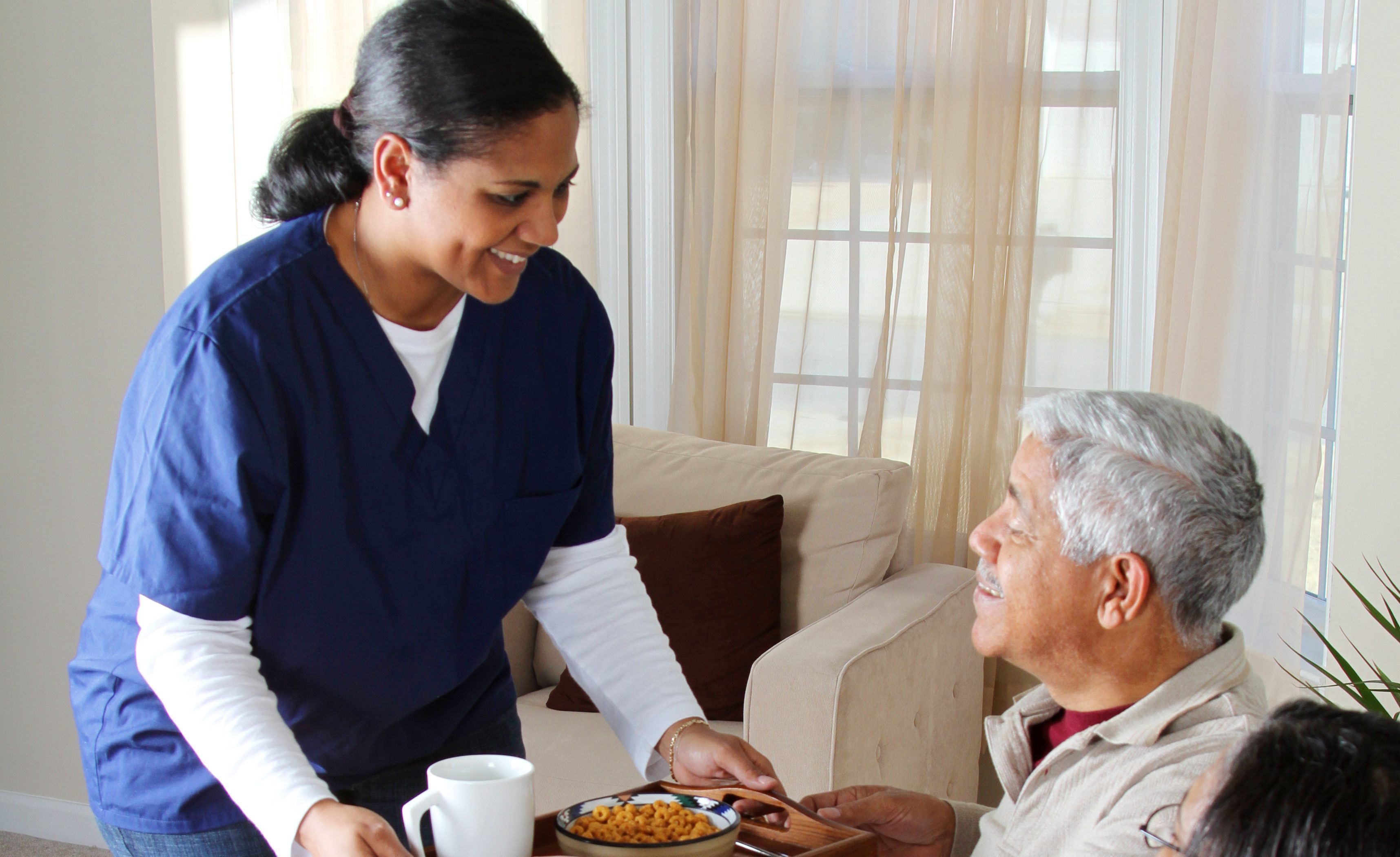 Еда от деменции. Помощник по уходу за больными. Caregiver картинка. Home Health Care aide. Home and personal Care.