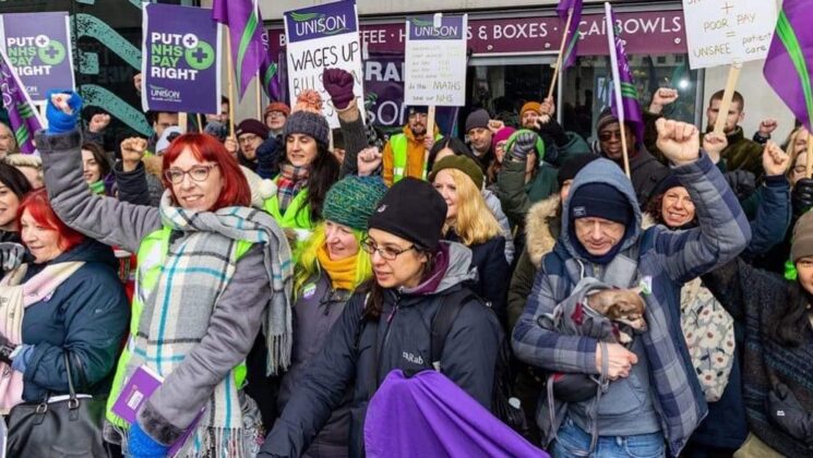 Staff at 'NICE' Manchester, on strike on Tuesday 17 Jan 2023